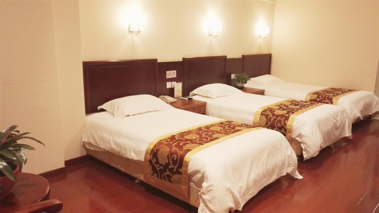 Greentree Inn Zhengzhou Xinzheng City Longhu Town Xiangyun Road Express Hotel Esterno foto